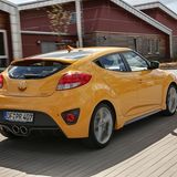 Der Heckspoiler fällt auf