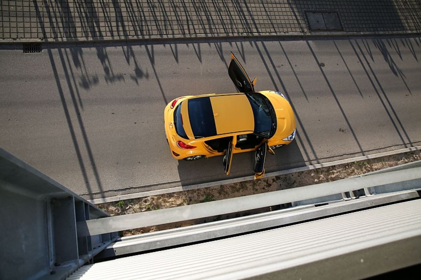 Der Hyundai Veloster Turbo hat auf einer Seite zwei Türen