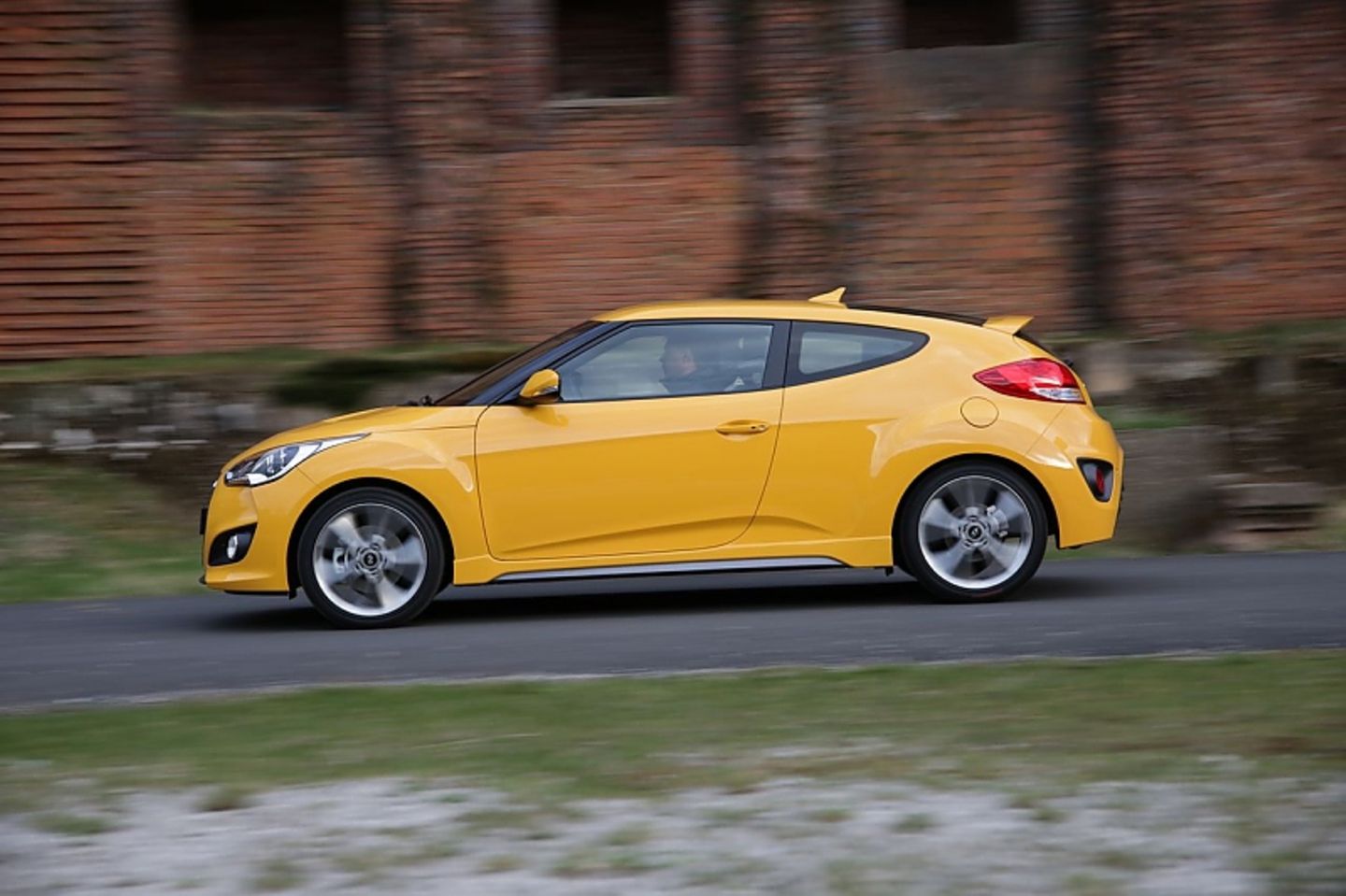 Der Hyundai Veloster Turbo kostet mindestens 24.990 Euro