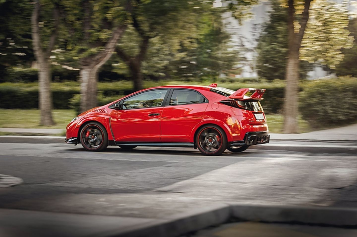 Die aerodynamische Silhouette des Honda Civic Type R sorgt für Anpressdruck