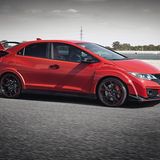 Der Unterboden des Honda Civic Type R ist fast durchgängig glatt