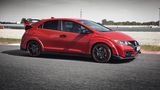 Der Unterboden des Honda Civic Type R ist fast durchgängig glatt