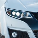 Die Lichter blitzen aggressiv