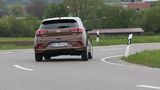 In Kurven bleibt das Hyundai i20 Coupé lange neutral
