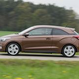 Das Design zeichnet eine abfallende Dachlinie aus