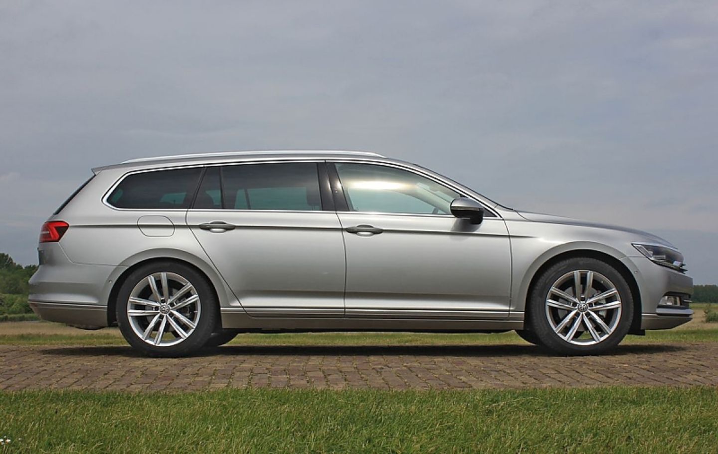 Der VW Passat Variant ist 4,77 Meter lang,...