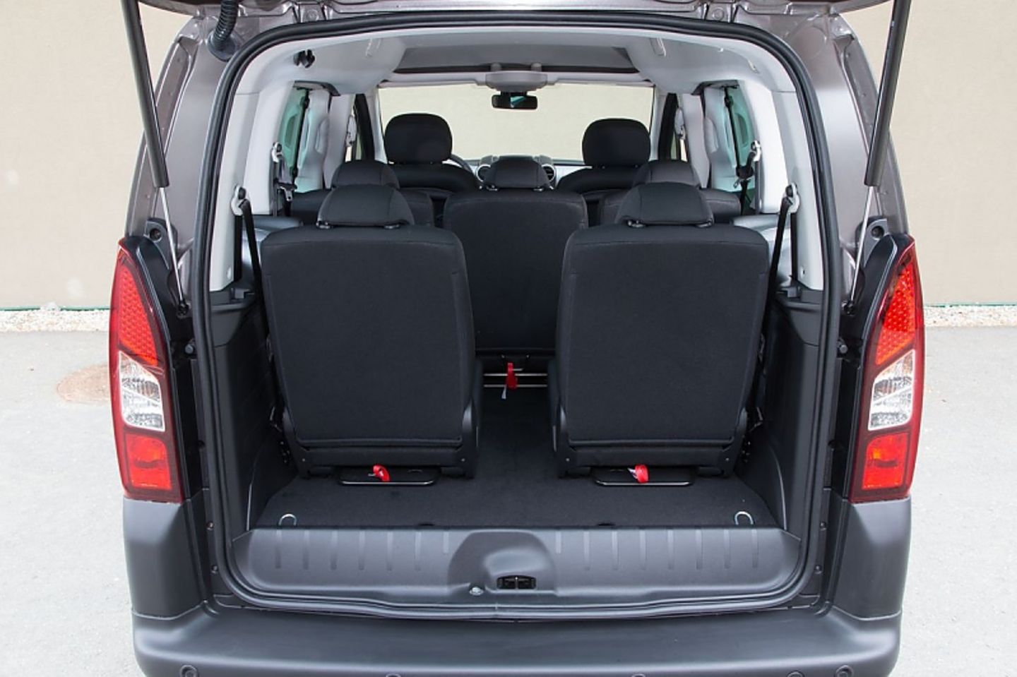 Bei sieben Sitzen passen lediglich 100 Liter in den Kofferraum.