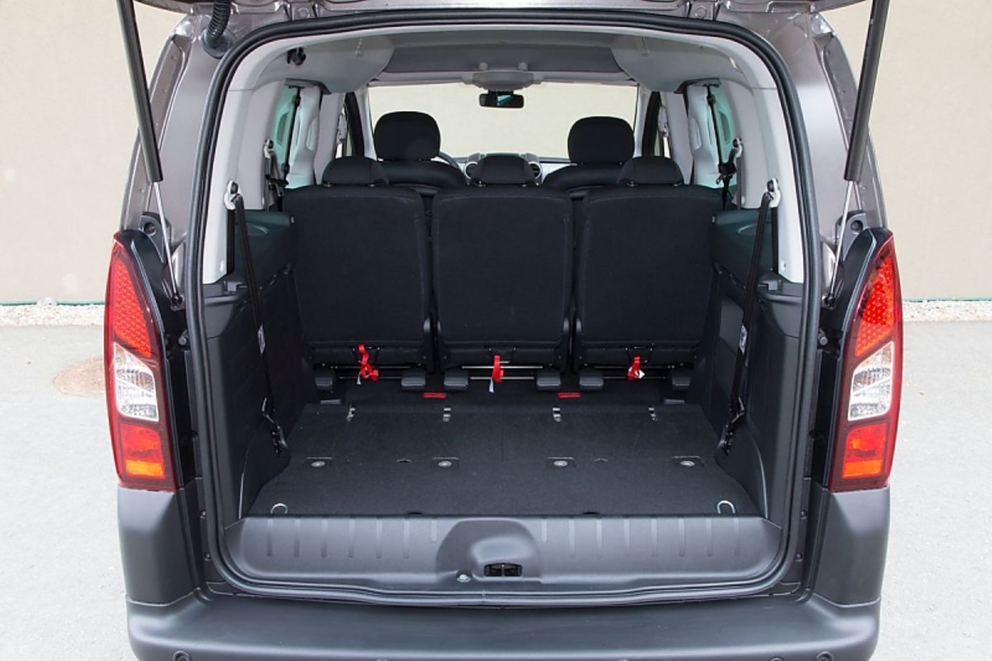 In der Fünf-Sitz-Konfiguration fasst der Kofferraum 1.350 Liter Gepäck.
