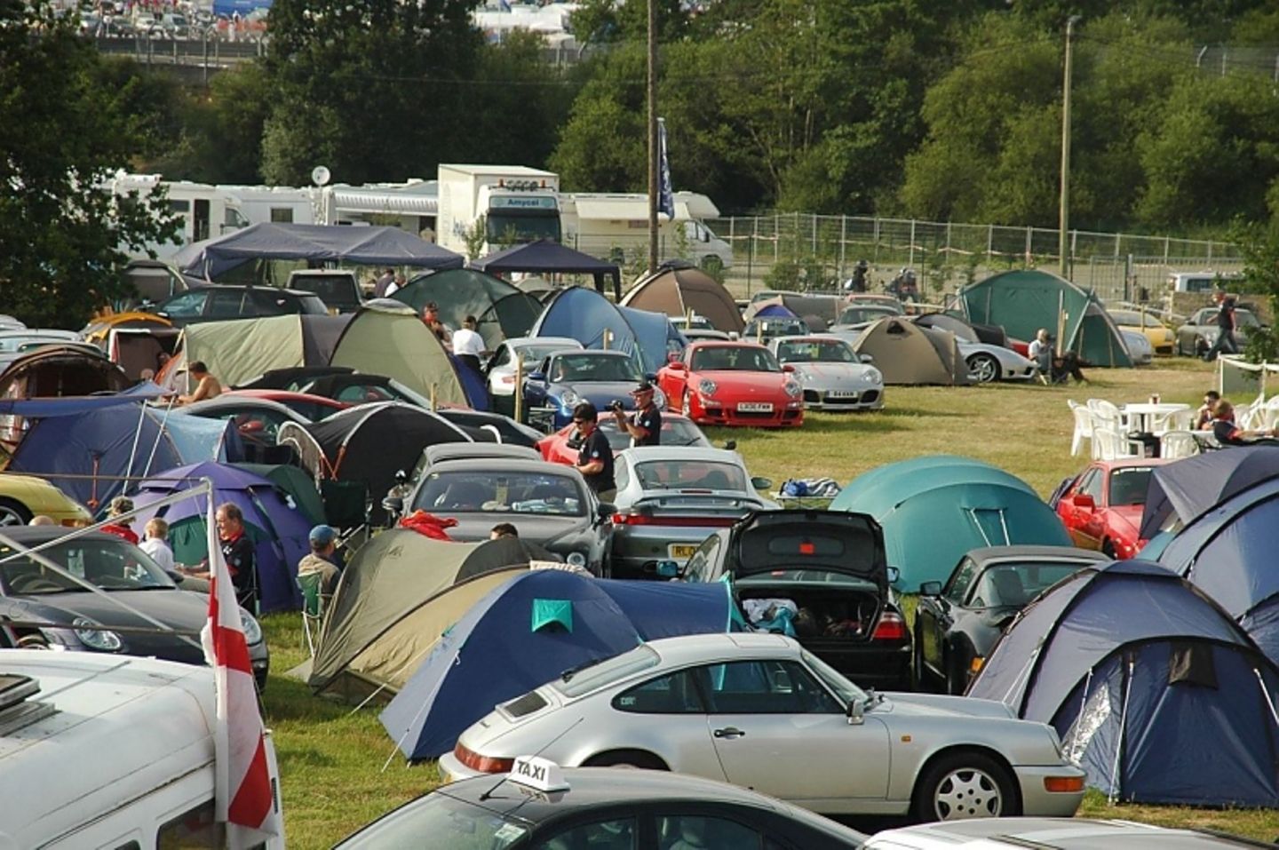 Die Porsche-Fans werden auch dieses Jahr wieder zahlreich ins Département Sarthe pilgern