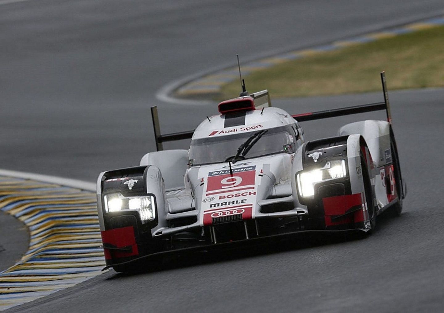 Audi Testtag in Le Mans 2105 - Audi R18 e tron quattro 9 Audi Sport Team Joest: Filipe Albuquerque, Marco Bonanomi, Ren Rast