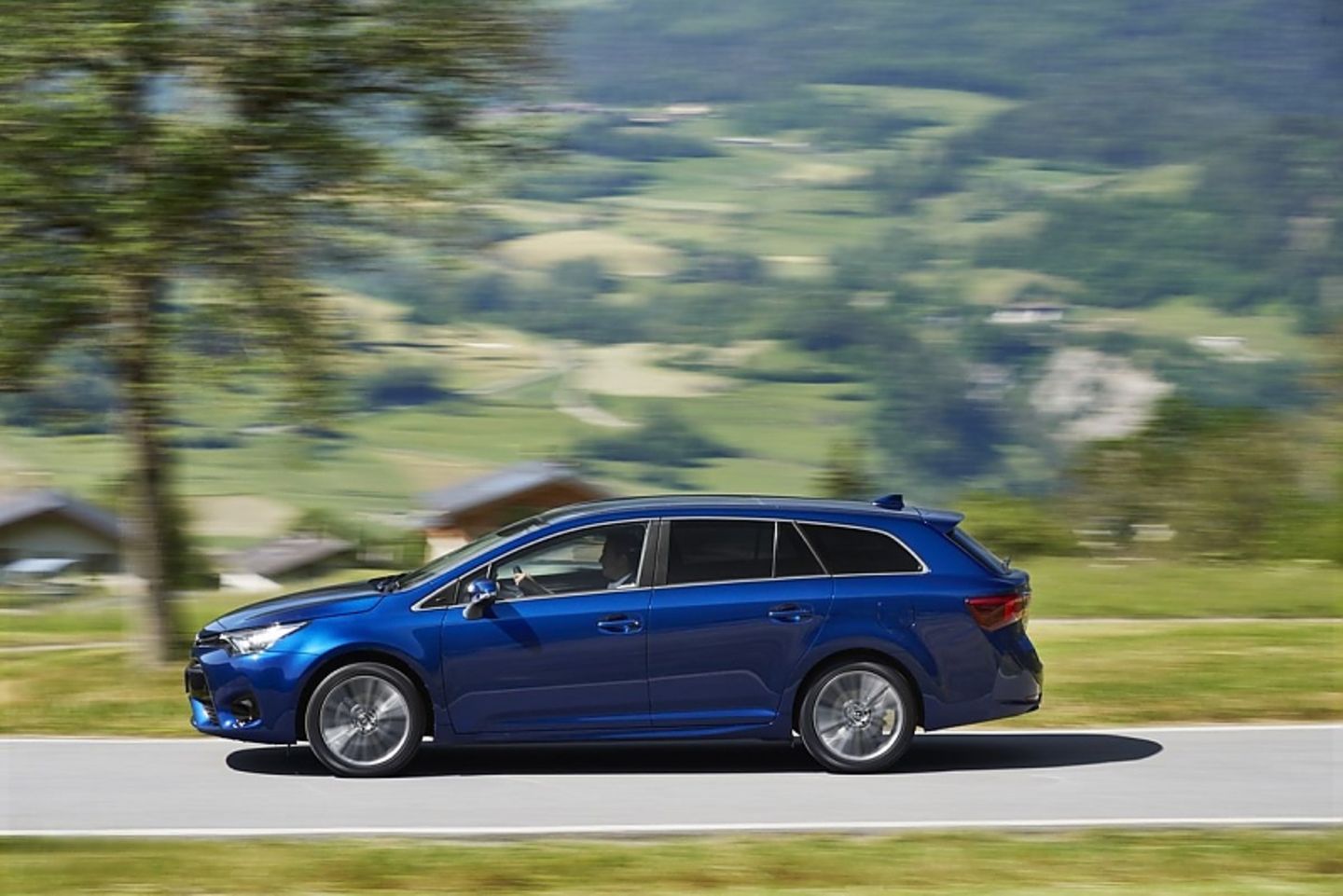 Der neue Toyota Avensis TS ist 4,82 Meter lang,...