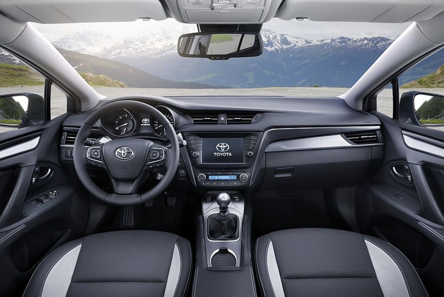 Das neue Cockpit des Toyota Avensis TS.