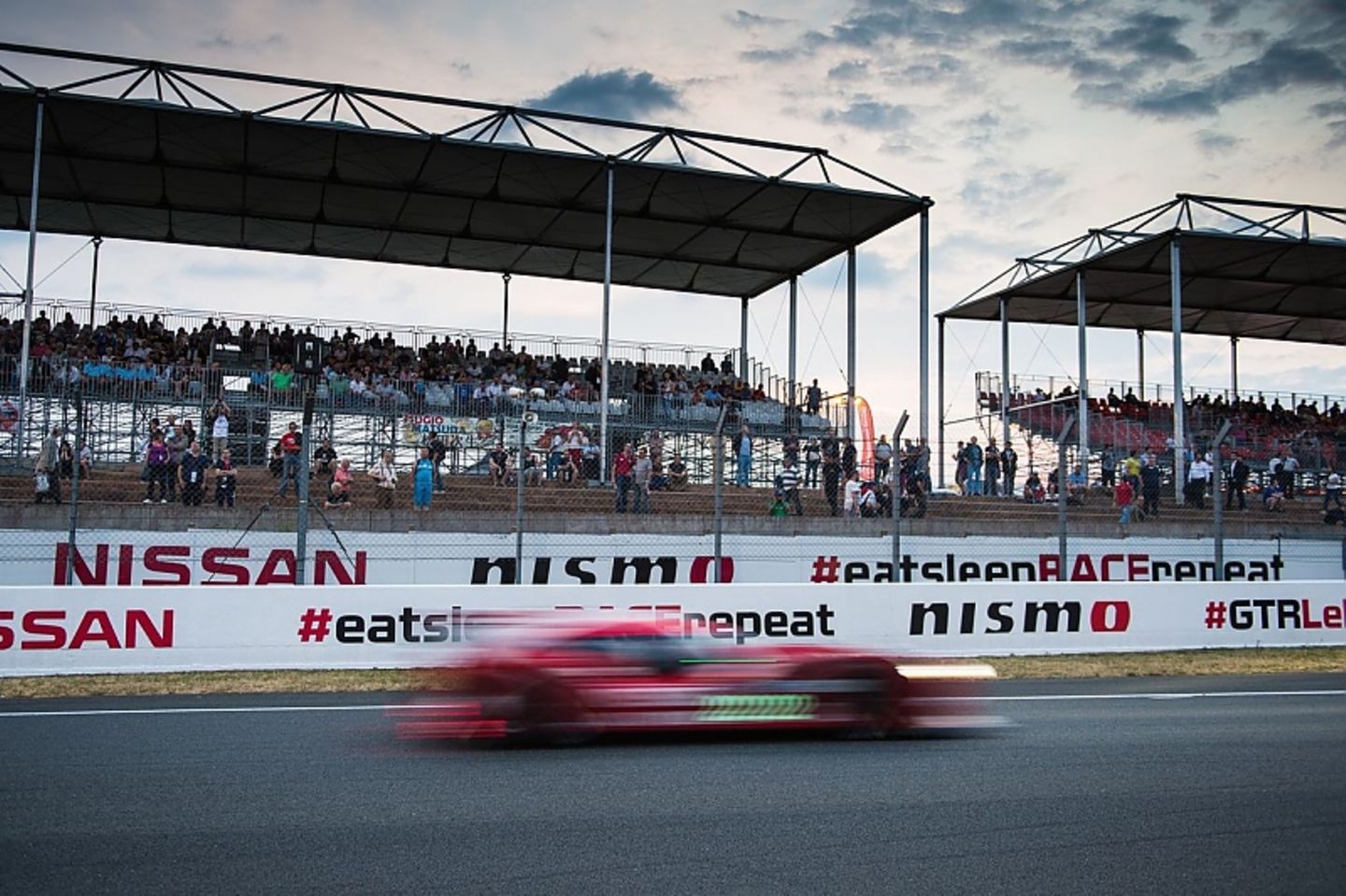 Beim Top-Speed kann der Nissans GT-R LM Nismo noch nicht ganz mithalten