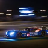 Unter der langen Motorhaube steckt der Motor