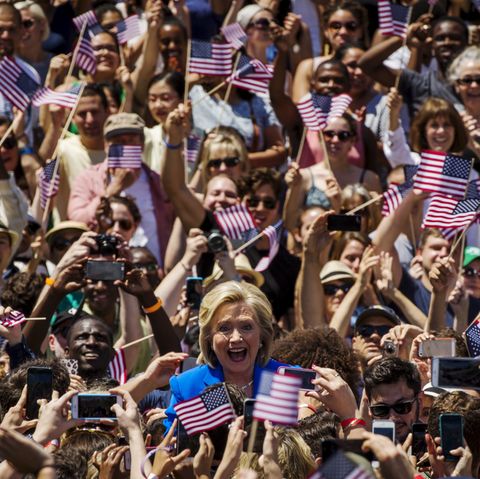 Hillary Clinton inmitten ihrer Anhänger während des Wahlkampfauftakts auf Roosevelt Island