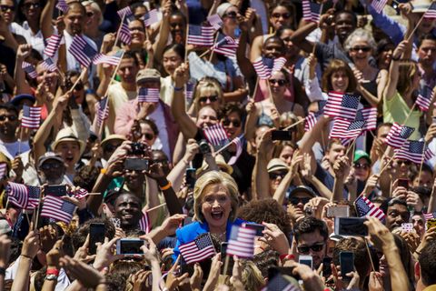 Hillary Clinton inmitten ihrer Anhänger während des Wahlkampfauftakts auf Roosevelt Island