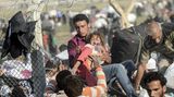 Kriegsflüchtlinge aus Syrien: Dramatische Szenen an der Grenze zur Türkei