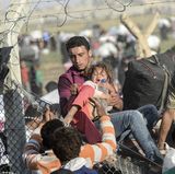 Kriegsflüchtlinge aus Syrien: Dramatische Szenen an der Grenze zur Türkei