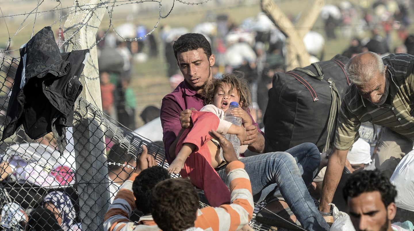 Kriegsflüchtlinge aus Syrien: Dramatische Szenen an der Grenze zur Türkei