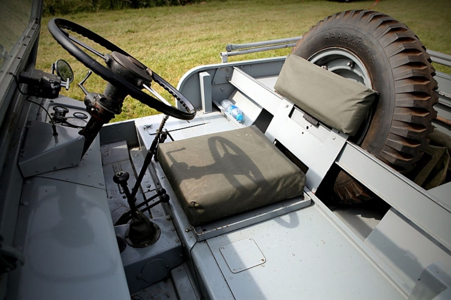 Dunsfold Collection: Der erste Land Rover-Prototyp hatte Sitz und Lenkrad in der Mitte