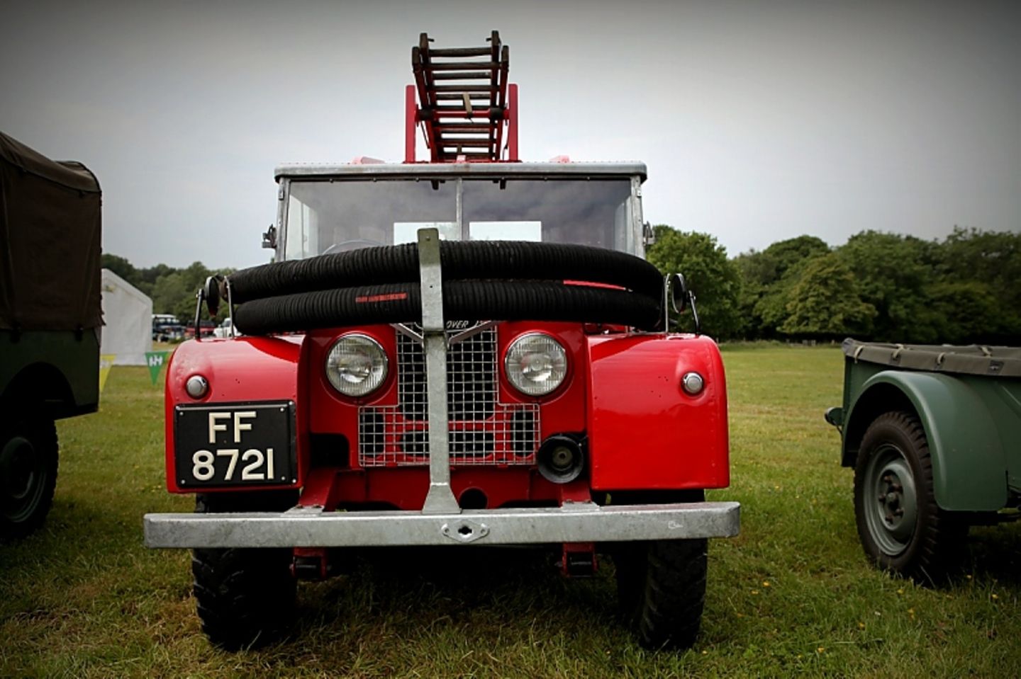 Dunsfold Collection: Hier kommt die Feuerwehr