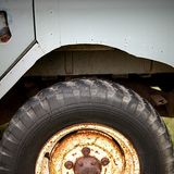 Dunsfold Collection: Land Rover auf dem Range Rover-Fahrwerk, grob zurecht geschnitten