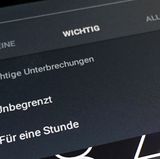 Das Menü für den Ruhemodus legt Android einfach über die gerade aktive App.