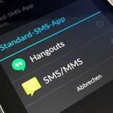 Im entsprechenden Menü-Punkt listet Android alle installierten SMS-Apps