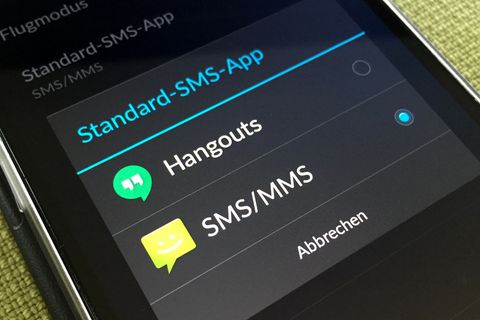 Im entsprechenden Menü-Punkt listet Android alle installierten SMS-Apps