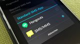 Im entsprechenden Menü-Punkt listet Android alle installierten SMS-Apps