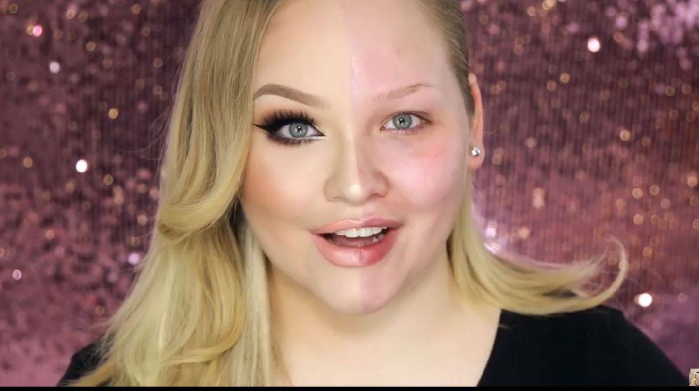 Szene aus dem Video: "Power of Make-up": Bloggerin Nikkie mit einer geschminkten Gesichtshälfte und einer ungeschminkten
