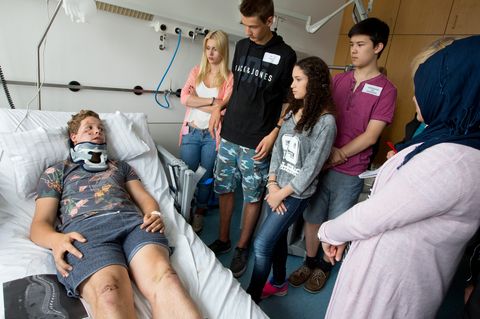 ein 16-jähriges Verkehrsunfallopfer
