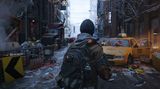 Tom Clancy's The Division  Das Ende der Zivilsation hat schon länger Konjunktur als Setting für Videospiele. In "The Division" hat sich die amerikanische Bevölkerung durch verseuchte Geldscheine mit Viren infiziert. Drei Wochen später versinkt das Land im Chaos und die Spieler des Online-Rollenspiels kämpfen ums Überleben. Besonders beeindruckte das Spiel mit seiner realistischen Darstellung des verwüsteten Brooklyn.  Genre: Actionspiel  Erscheint: 8. März 2016  Plattform: PC, PS4, Xbox One