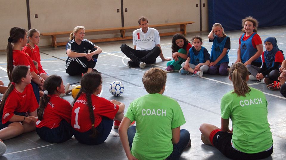Jens Lehmann hört den "Coaches" zu Jens Lehmann hört den "Coaches" zu