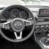 Das Cockpit des Mazda MX 5 2.0 i-Eloop