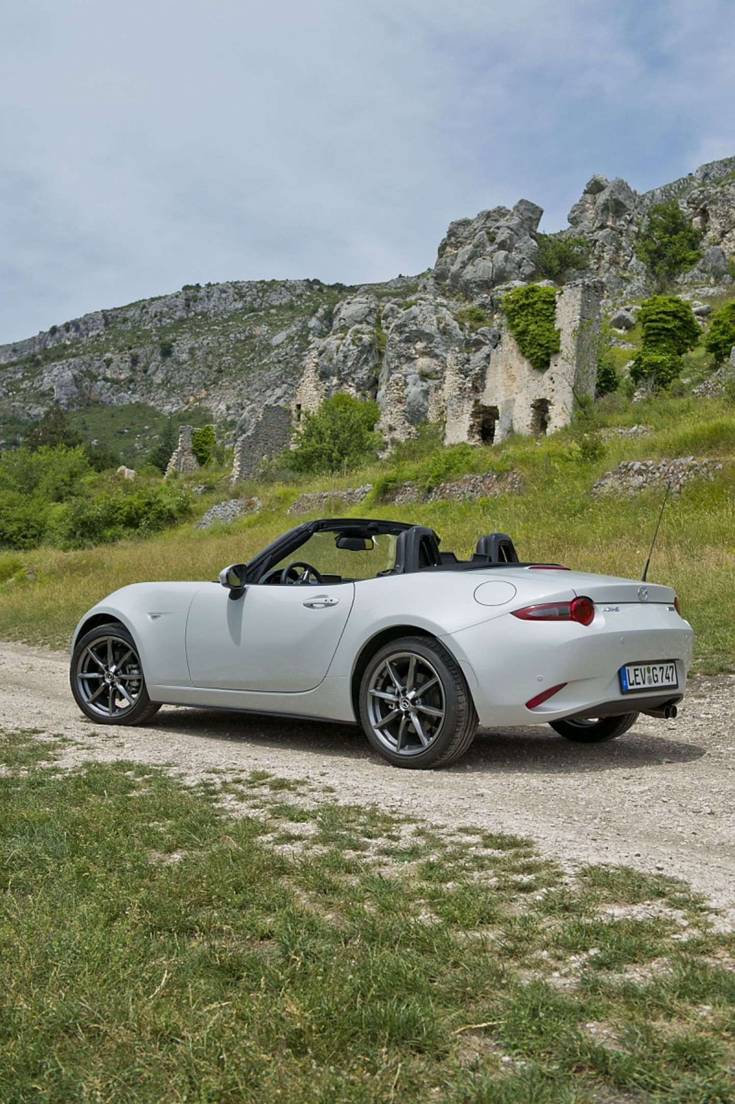 Mazda MX 5 - startet bei knapp 23.000 Euro