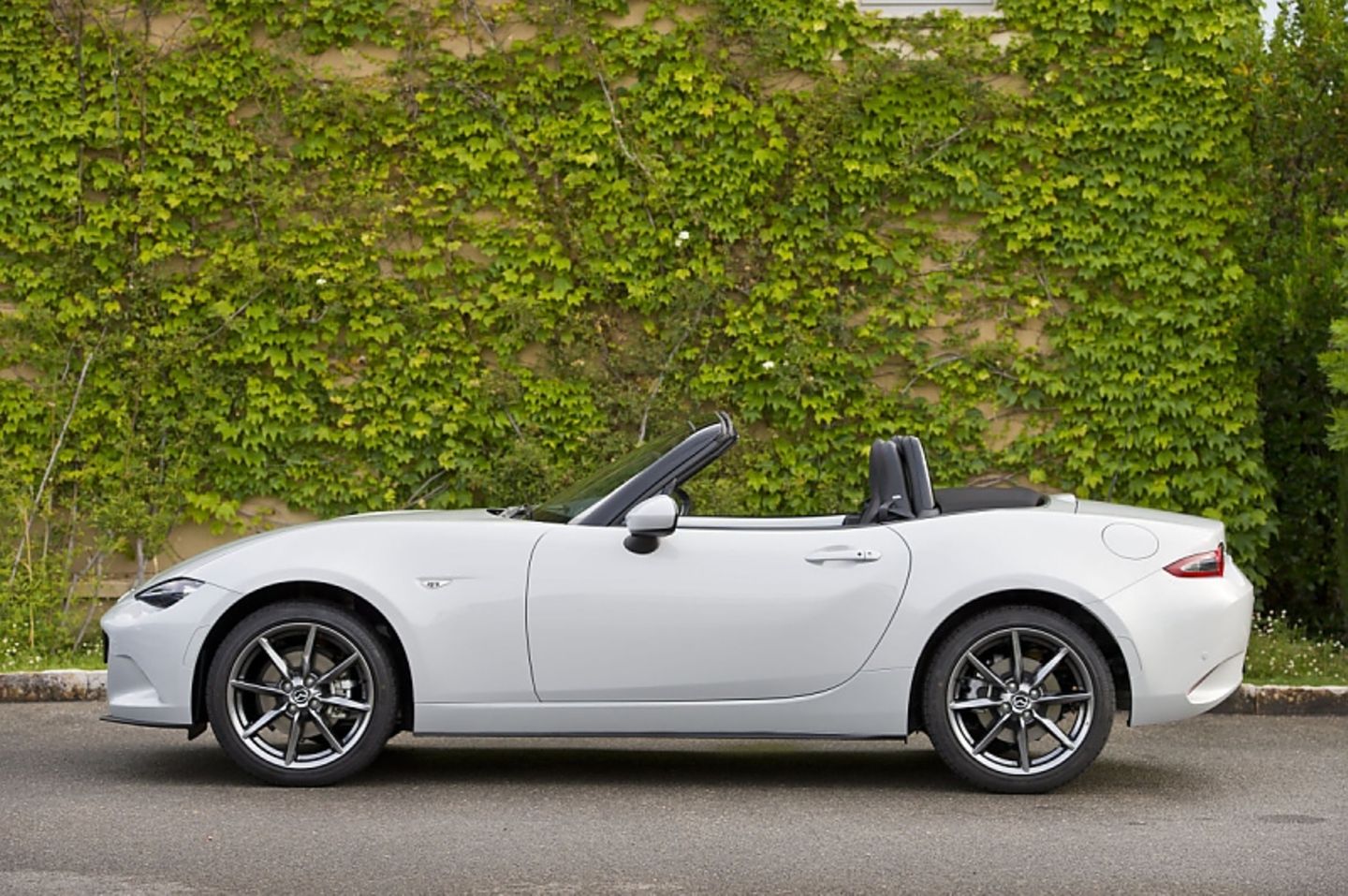 Mazda MX 5 2.0 i-Eloop - der Radstand reduzierte sich auf 2,31 Meter