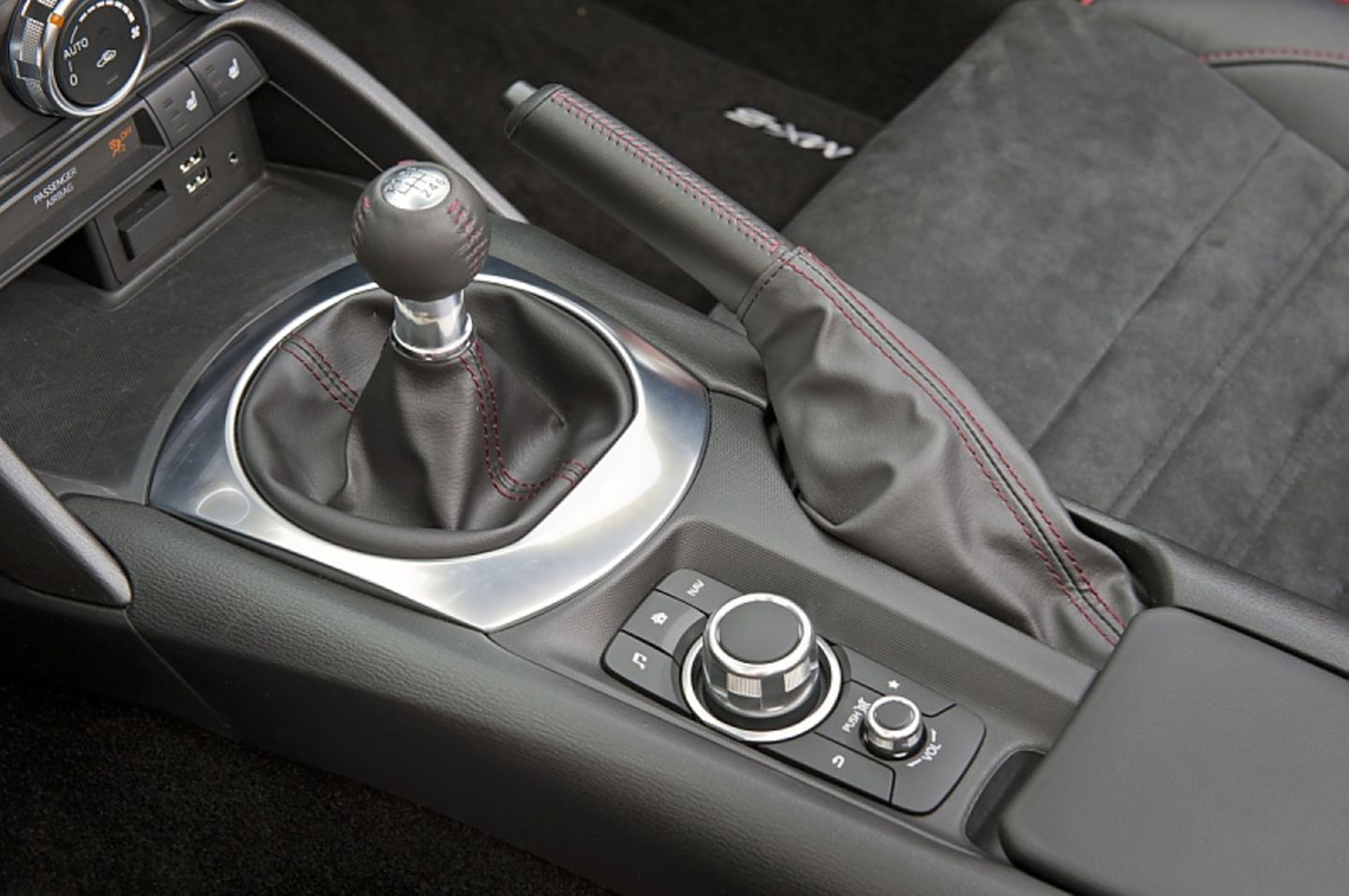 Mazda MX 5 2.0 i-Eloop - die knackige Handschaltung ist nahezu konkurrenzlos
