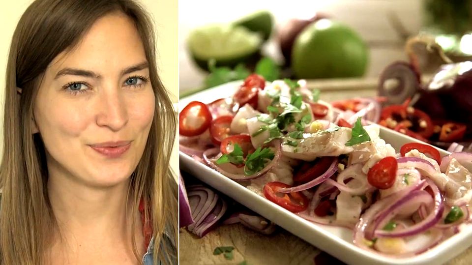 Collage aus einer jungen Frau und einer Ceviche mit Tomate, Zwiebeln, Mozzarella, usw. Collage aus einer jungen Frau und einer Ceviche mit Tomate, Zwiebeln, Mozzarella, usw.