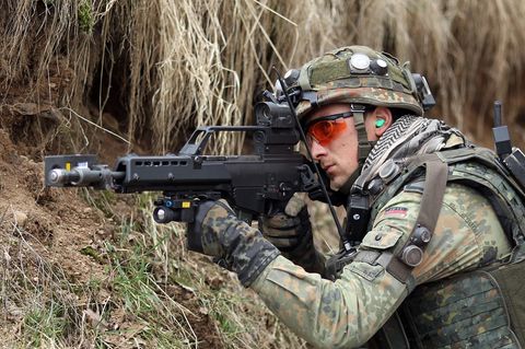 Rolle des MAD im G36-Skandal wird immer undurchsichtiger. Verteidigungsministerin Von der Leyen gerät zunehmend in Bedrängnis.