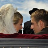 Fußballer-Hochzeiten: Sissi? Ja, Franz? Happy End im Oldtimer Maybach.