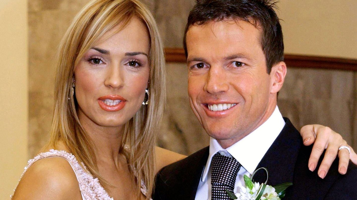 Fußballer-Hochzeiten: Bei Lothar Matthäus und Marijana geht es 2003 dagegen mit einem Glamour-Faktor im Passfoto-Bereich zu. Loddar ahnt wohl, dass er mit den Kräften haushalten muss - es sollte nicht das letzte Mal sein.