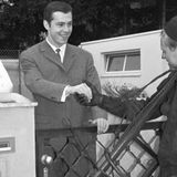 Fußballer-Hochzeiten: Das bringt Glück und Segen. Zumindest über einen gewissen Zeitraum. Als der amtierende Kaiser Franz seine Brigitte heiratet, wird der Schornsteinfeger mit einer Portion Ruß vorstellig.