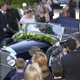 Fußballer-Hochzeiten: ... ging es bei Olli Bierhoff und Ehefrau Klara Szalantzy anno 2001 im Oldtimer etwas eleganter zu.