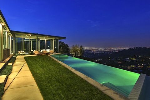 Hier zieht Pharrell Williams künftig seine Bahnen: der Infinity-Pool der "Skyline Residence" in Los Angeles