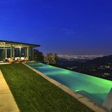 Hier zieht Pharrell Williams künftig seine Bahnen: der Infinity-Pool der "Skyline Residence" in Los Angeles