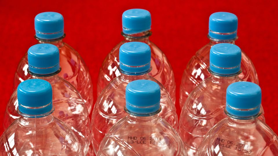 Der Flaschenpfand bei Einwegflaschen lockt Betrüger und kostet den Steuerzahler jährlich bis zu 40 Millionen Euro. 