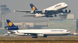 Zwei Maschinen der Lufthansa am Frankfurter Flughafen