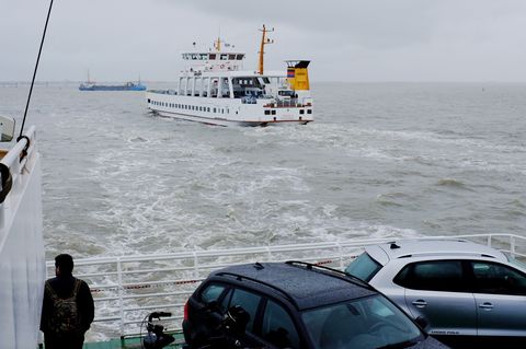 Bei einem missglückten Anlegemanöver einer Norderney-Fähre wurden sieben Menschen verletzt (Archivbild)