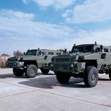 Angetrieben wird der Marauder von einem Sechszylinder-Turbodiesel, der zwischen 224 PS (165 kW) und 300 PS (221 kW) leistet.